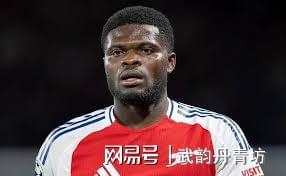 英超CEO：对阿森纳处理托马斯的方式必须满意，英超无(英超阿森纳阵容)