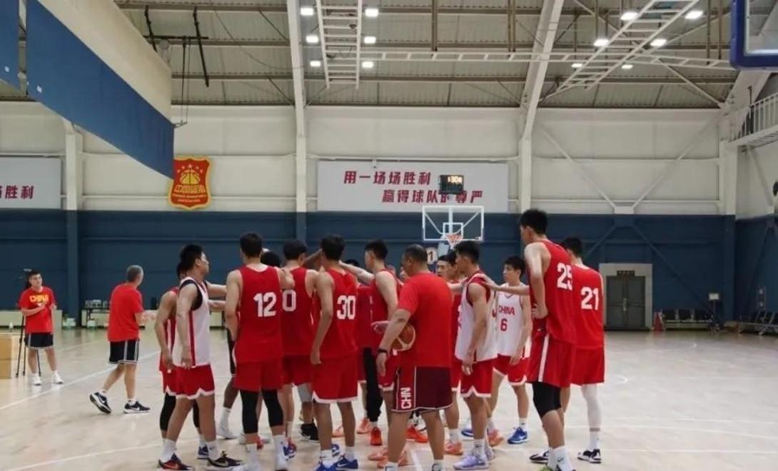 包含中国男篮官方:球队已启程前往西班牙开启欧洲拉练的词条